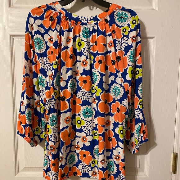 NWOT Crown & Ivy Floral Print Blouse. Size 3X. - Picture 4 of 4